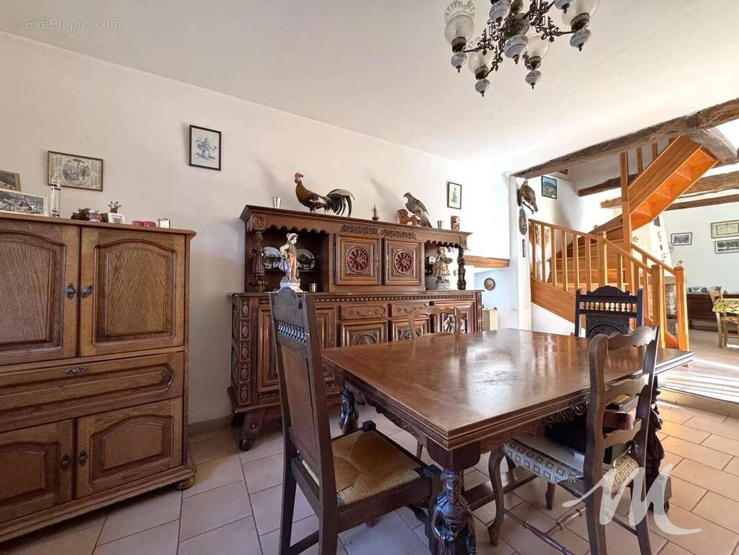 Maison à FOX-AMPHOUX