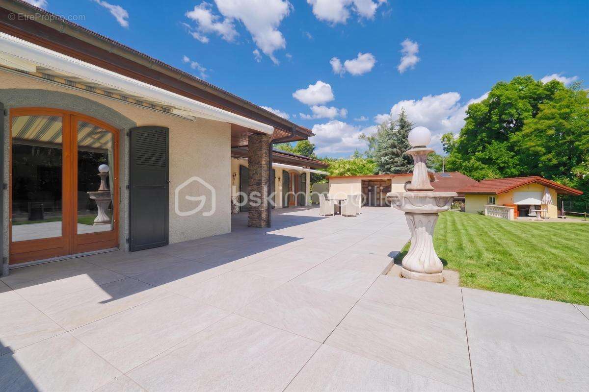 « Maison de plain-pied au calme, 1500 m² de terrain verdoyant – Proche Suisse et Annemasse - photo 5