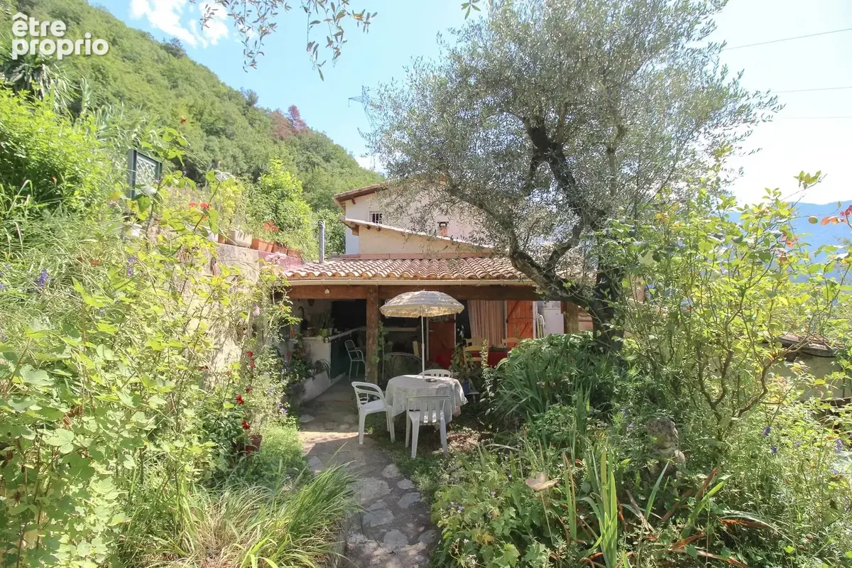 Maison de 111 m² sur 3 niveaux avec grand terrain de 2 900 m² - photo 2