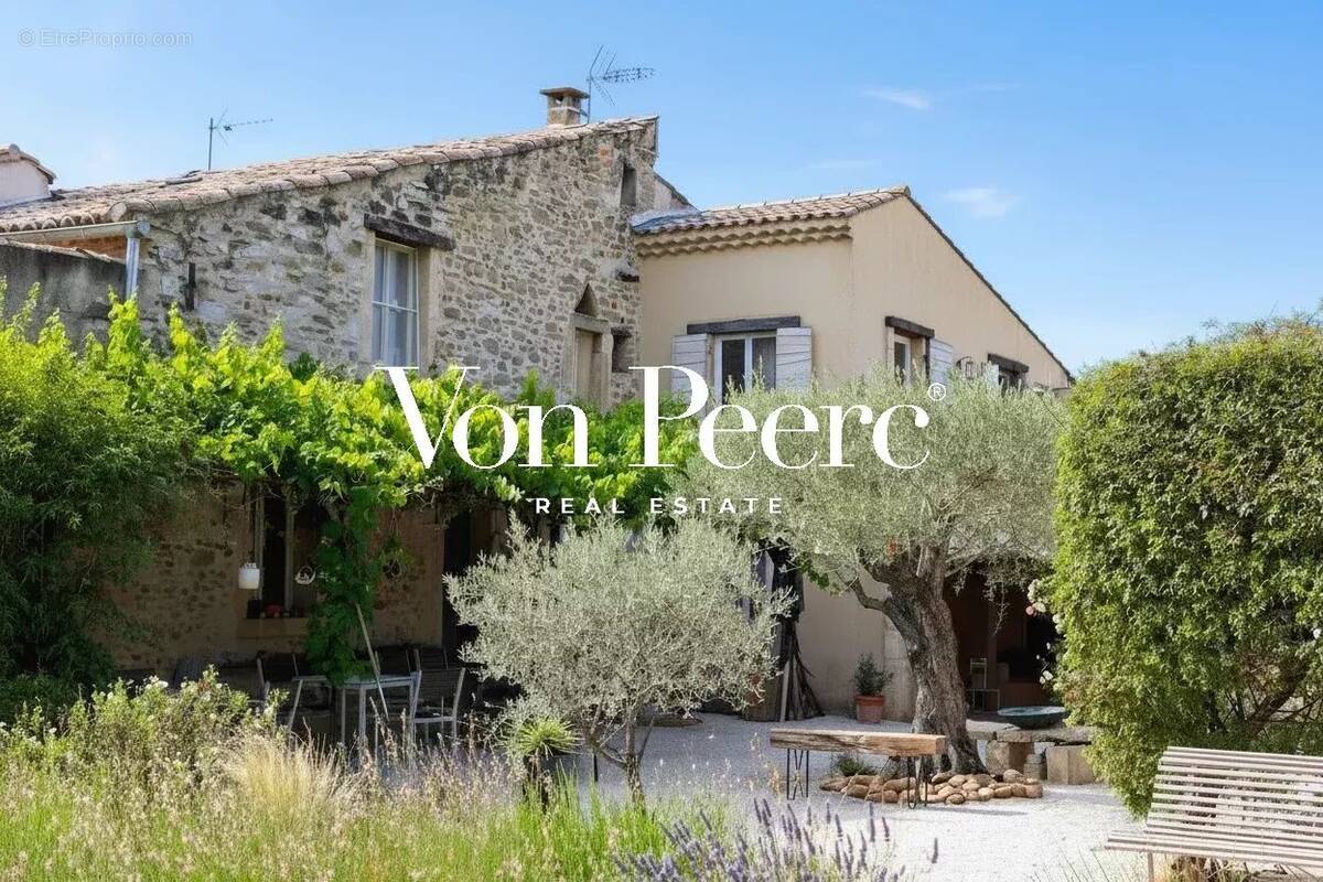 Appartement à SAINT-LAURENT-DES-ARBRES