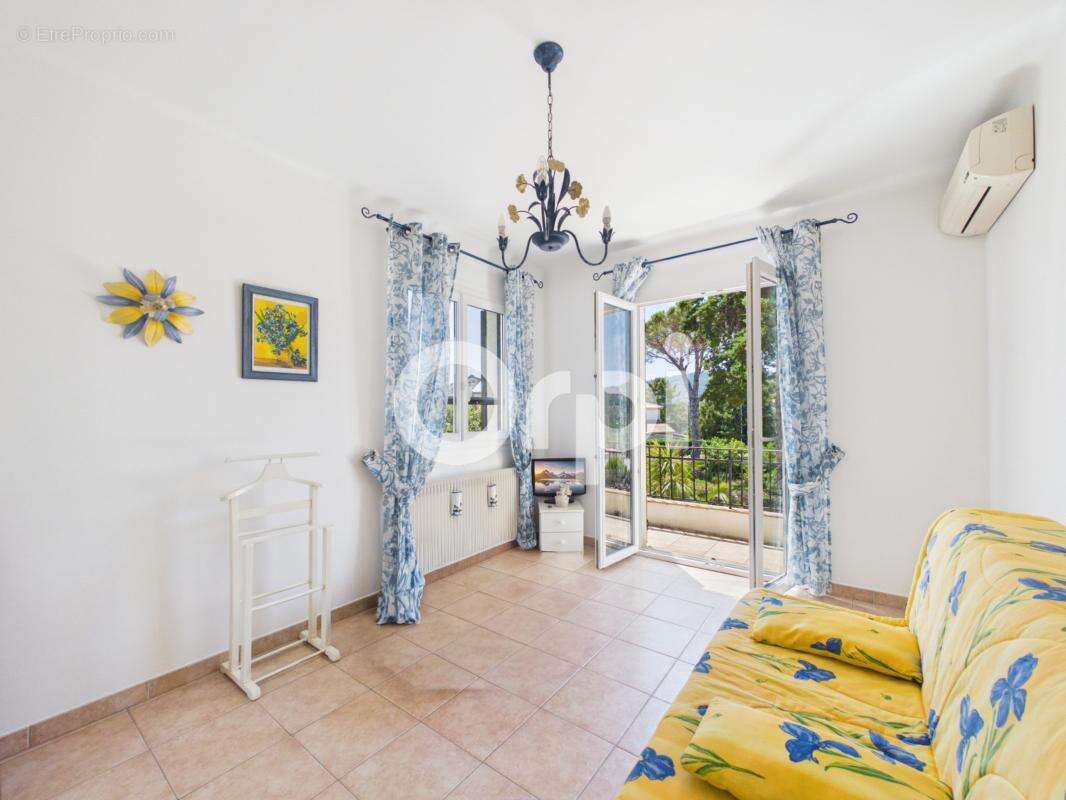 Maison à MANDELIEU-LA-NAPOULE