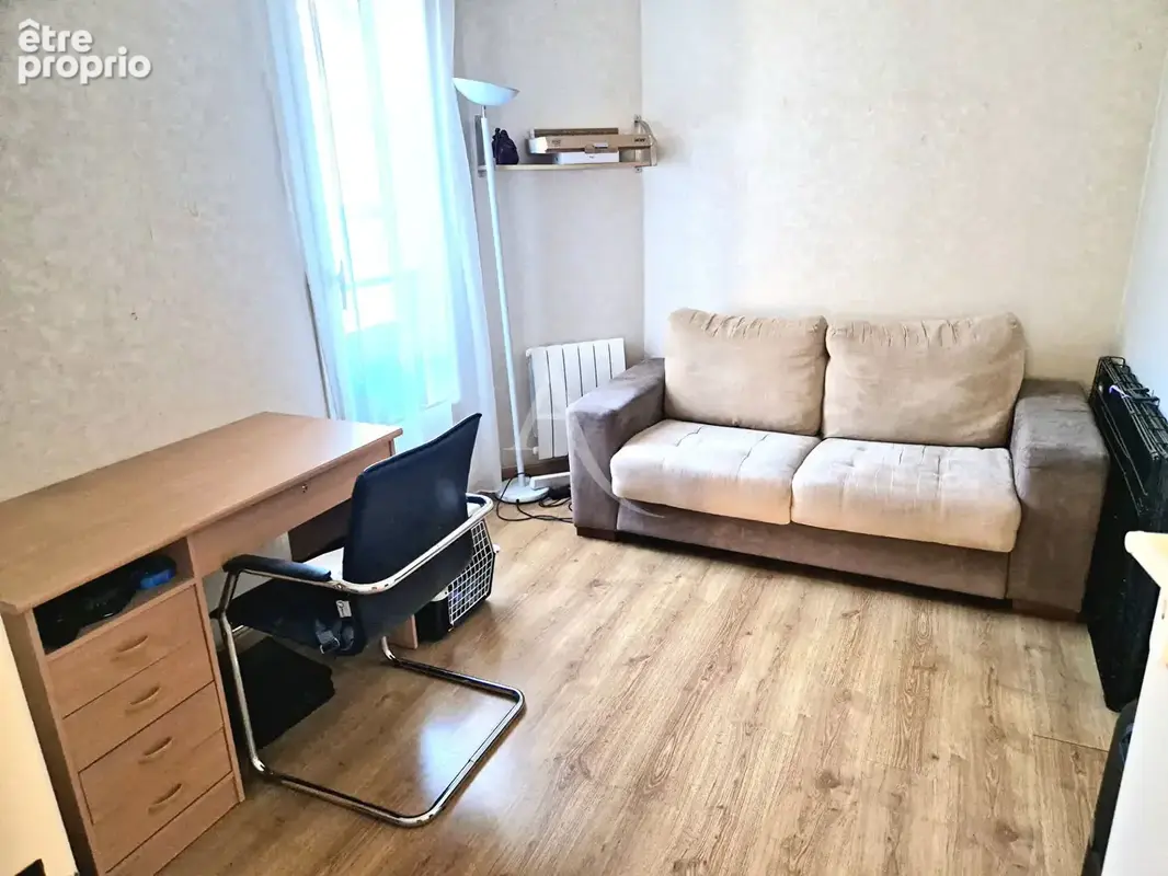 Proches commerces et écoles, aux calmes  F4 73m2  3chambres, ascenceur, balcon, place de parking sous-sol - photo 8