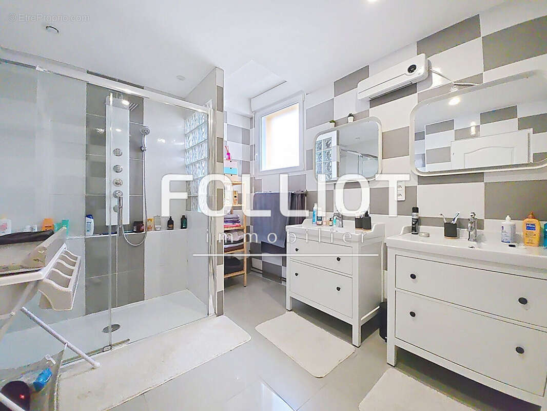 Maison à BRICQUEVILLE-SUR-MER