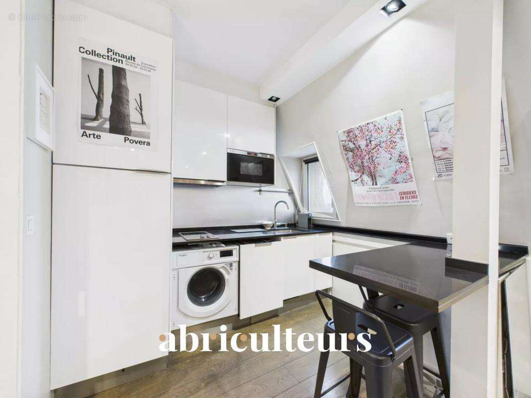 Appartement à PARIS-16E