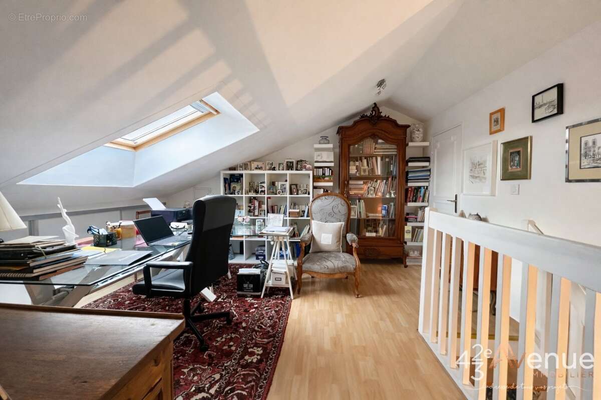 Appartement à SAINT-PRIEST-EN-JAREZ