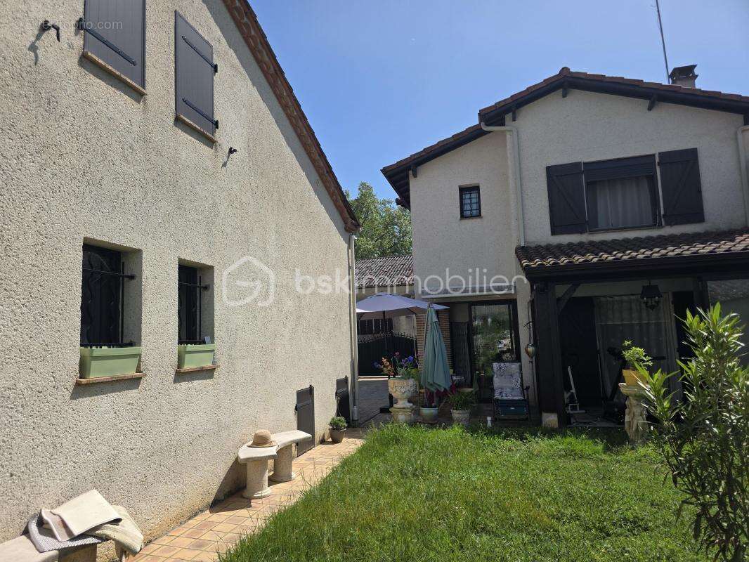 Vianne-maison de village avec jardin- 3 chambres- garage et pieces annexes - photo 3