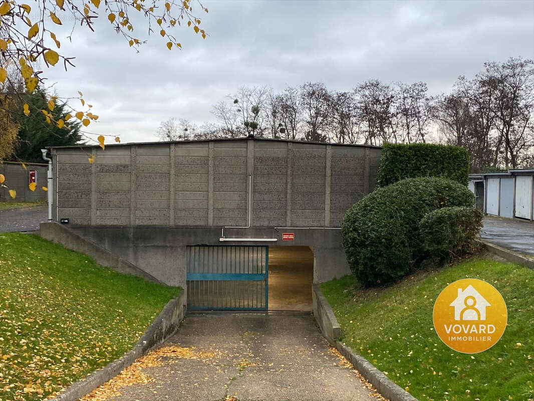 Parking à SAINT-BRICE-SOUS-FORET
