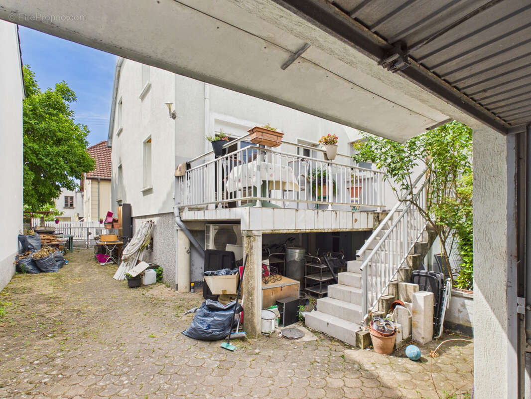 Maison de ville à rafraîchir avec jardin, cave et garage - photo 28