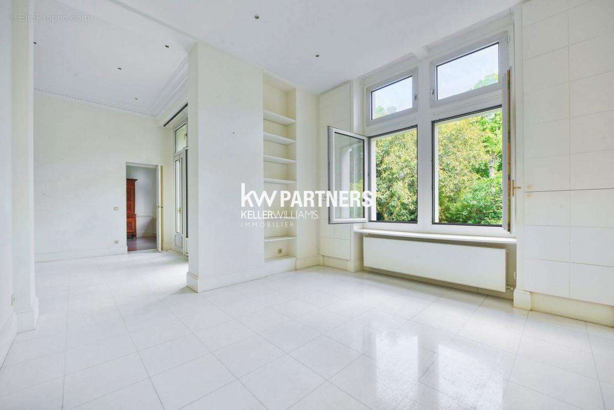 Appartement à NEUILLY-SUR-SEINE