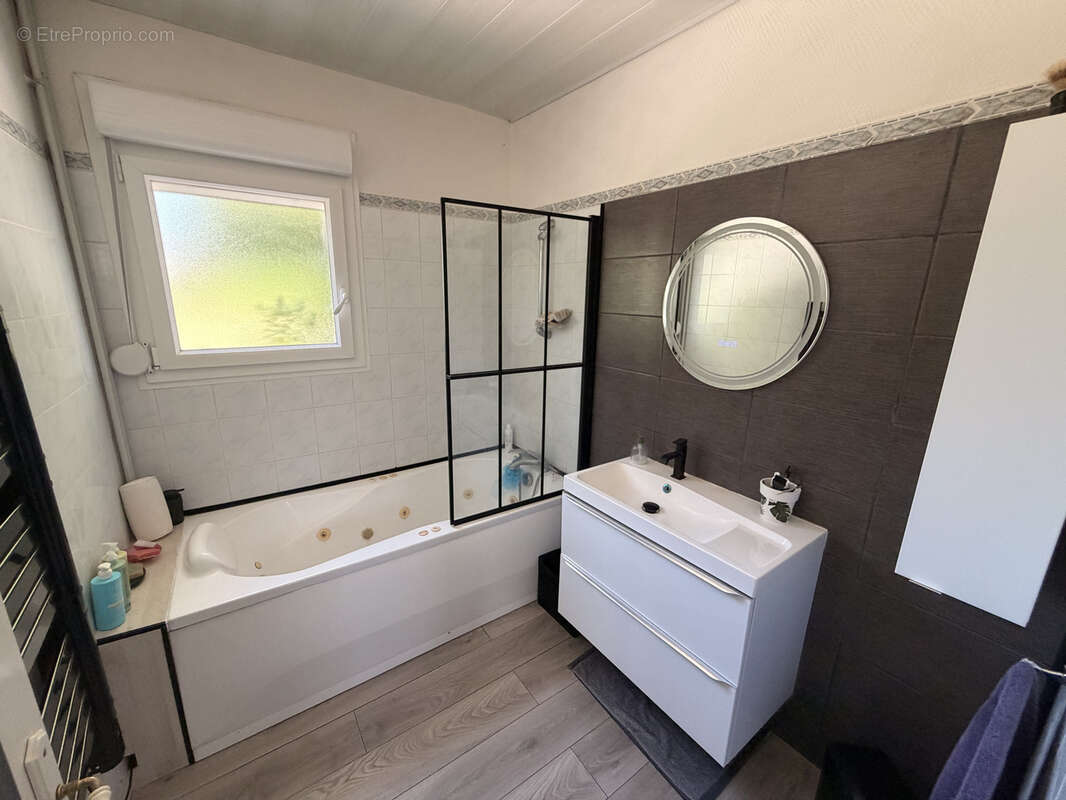 À Tully, Maison de 147m2 à vendre 260000 € - photo 13