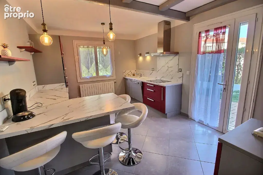 Cabestany - villa 3 faces de type f6/7 au centre sur terrain piscinable. - photo 4