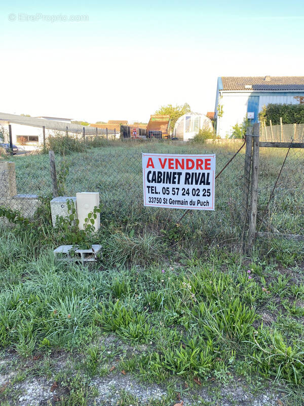 Terrain à SAINT-QUENTIN-DE-BARON