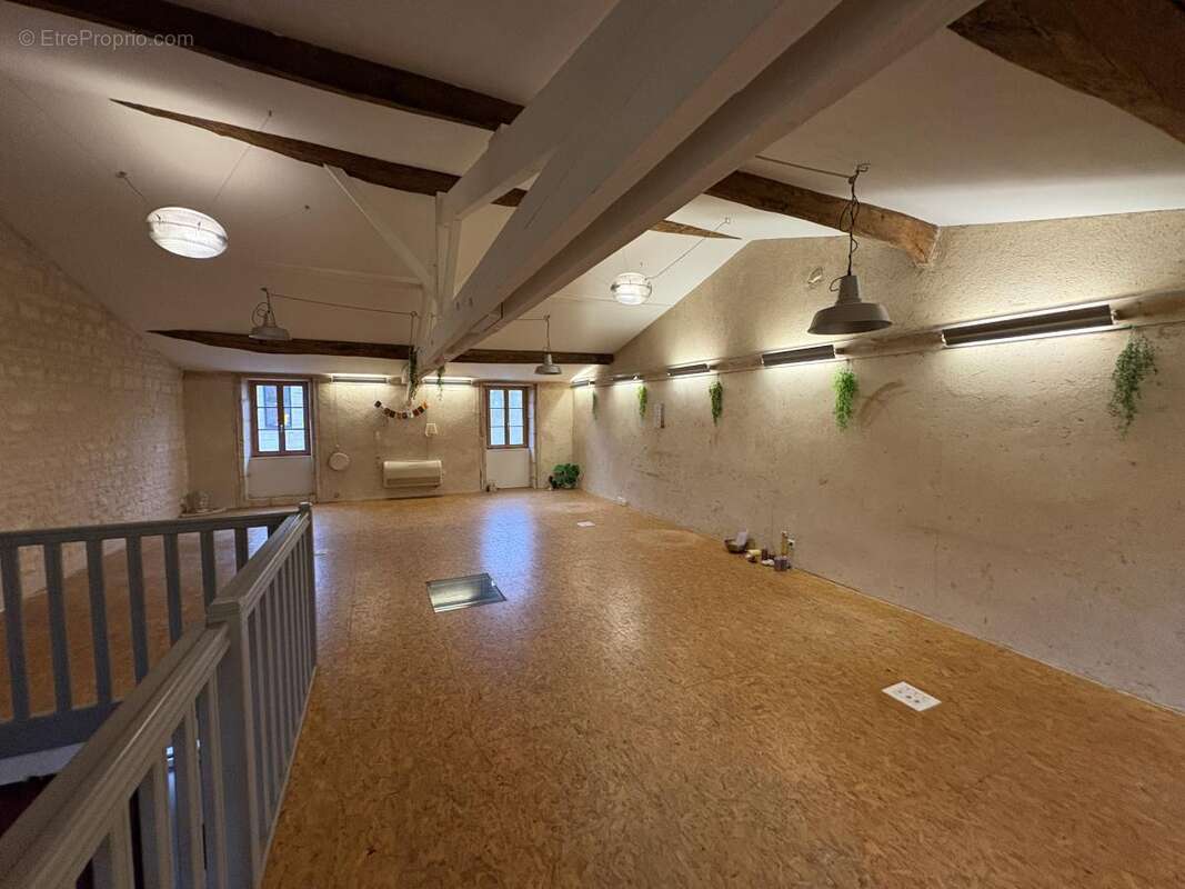 Commerce 147 m² à Niort  - photo 7