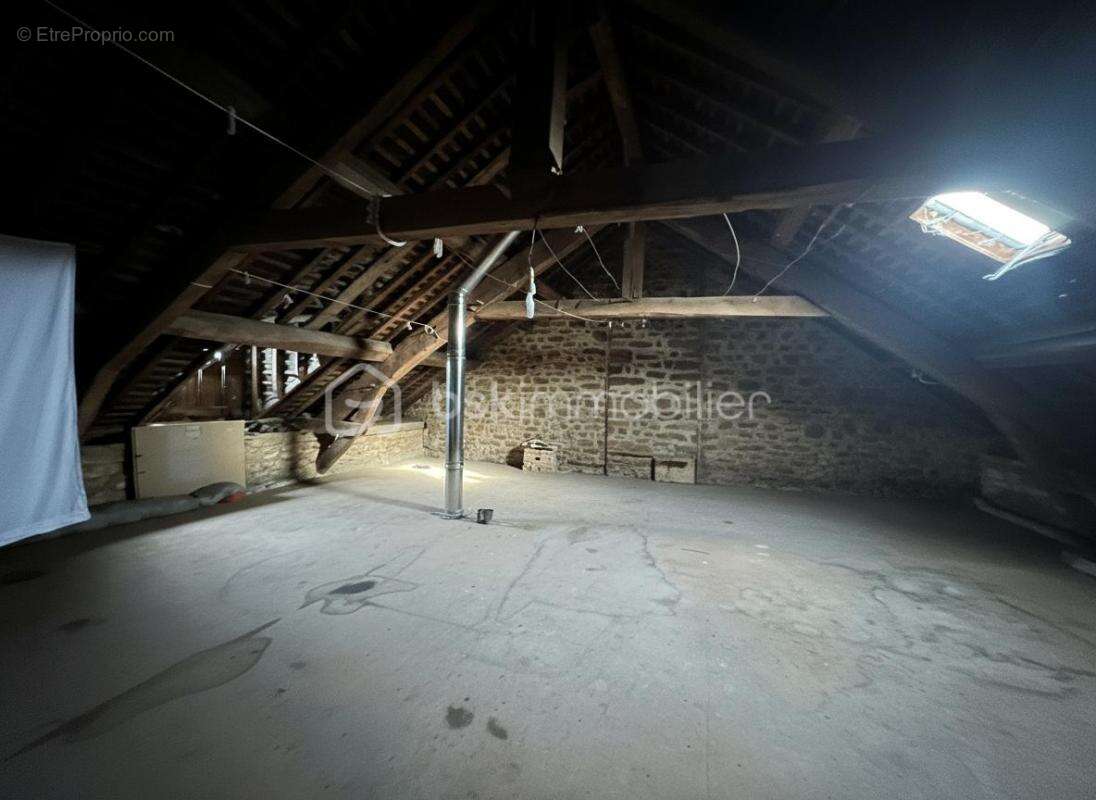 Maison à SAINT-GEORGES-DE-REINTEMBAULT