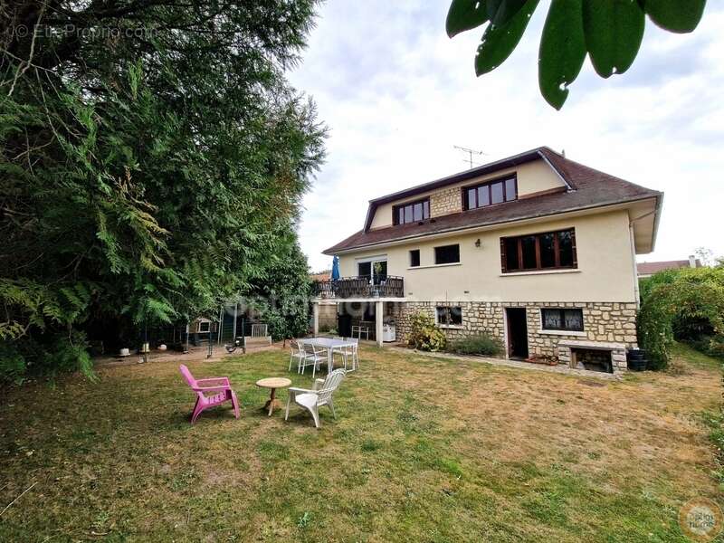 Maison à BRUYERES-LE-CHATEL