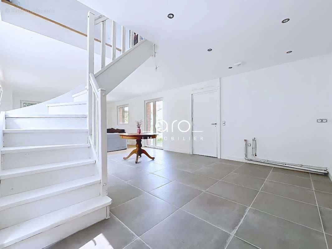 Maison 104 m² à Camphin-En-Pevele  - photo 4