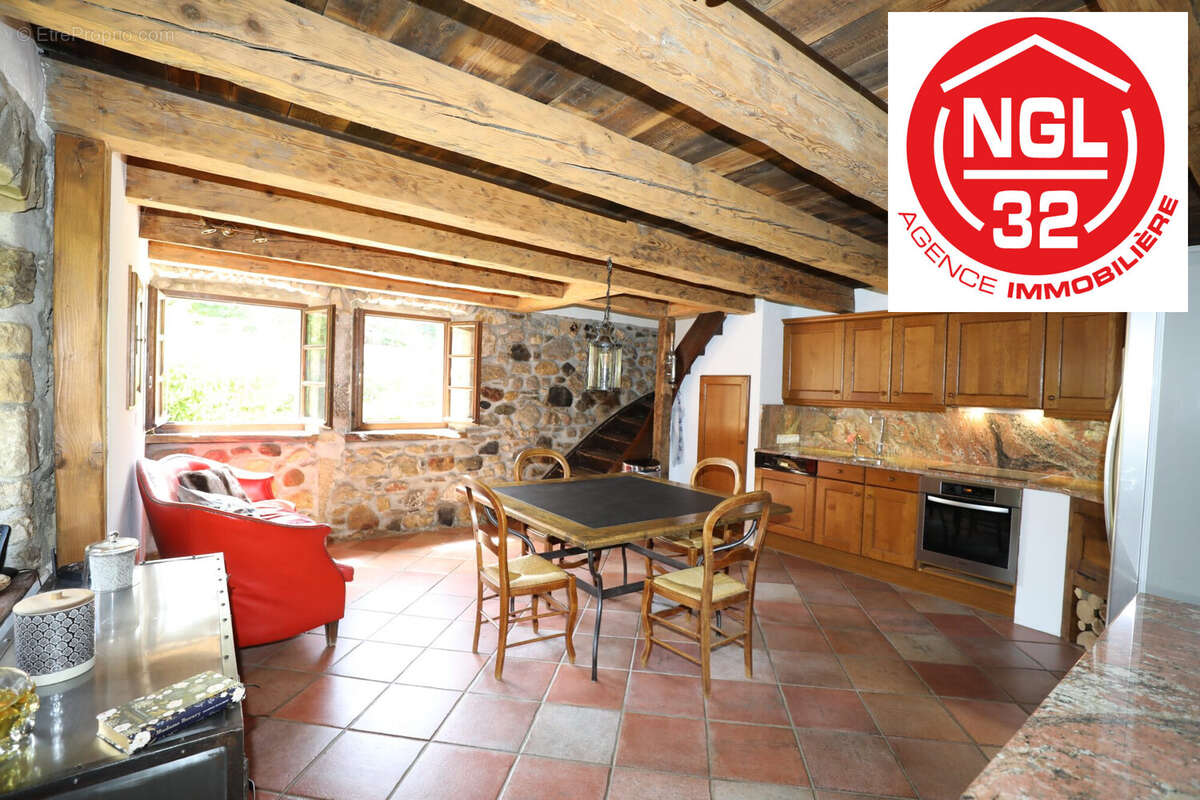 Maison 250 m² à Choisy  - photo 3
