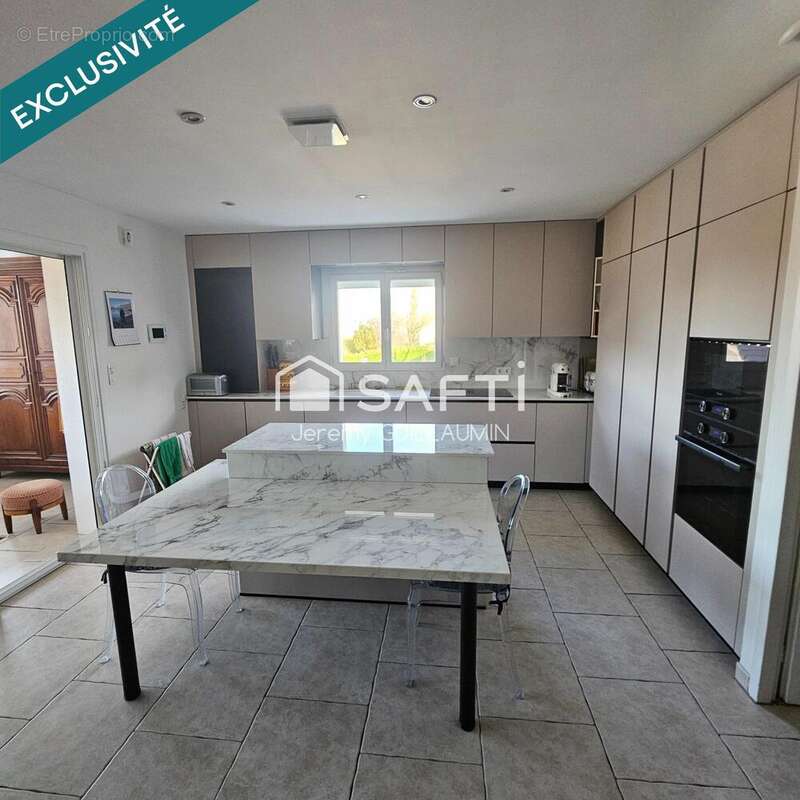 Photo 2 - Maison à CUSSET