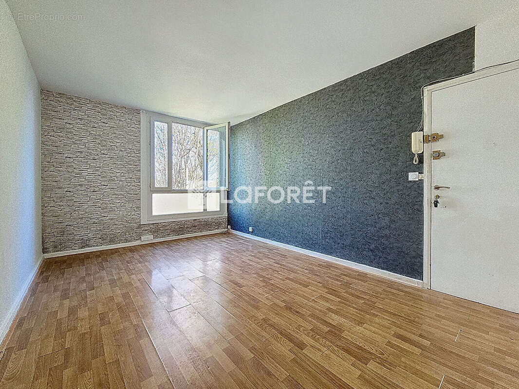 Appartement T2 - 42 m2 - résidence sécurisée avec parking - St Pierre lès Elbeuf - photo 2