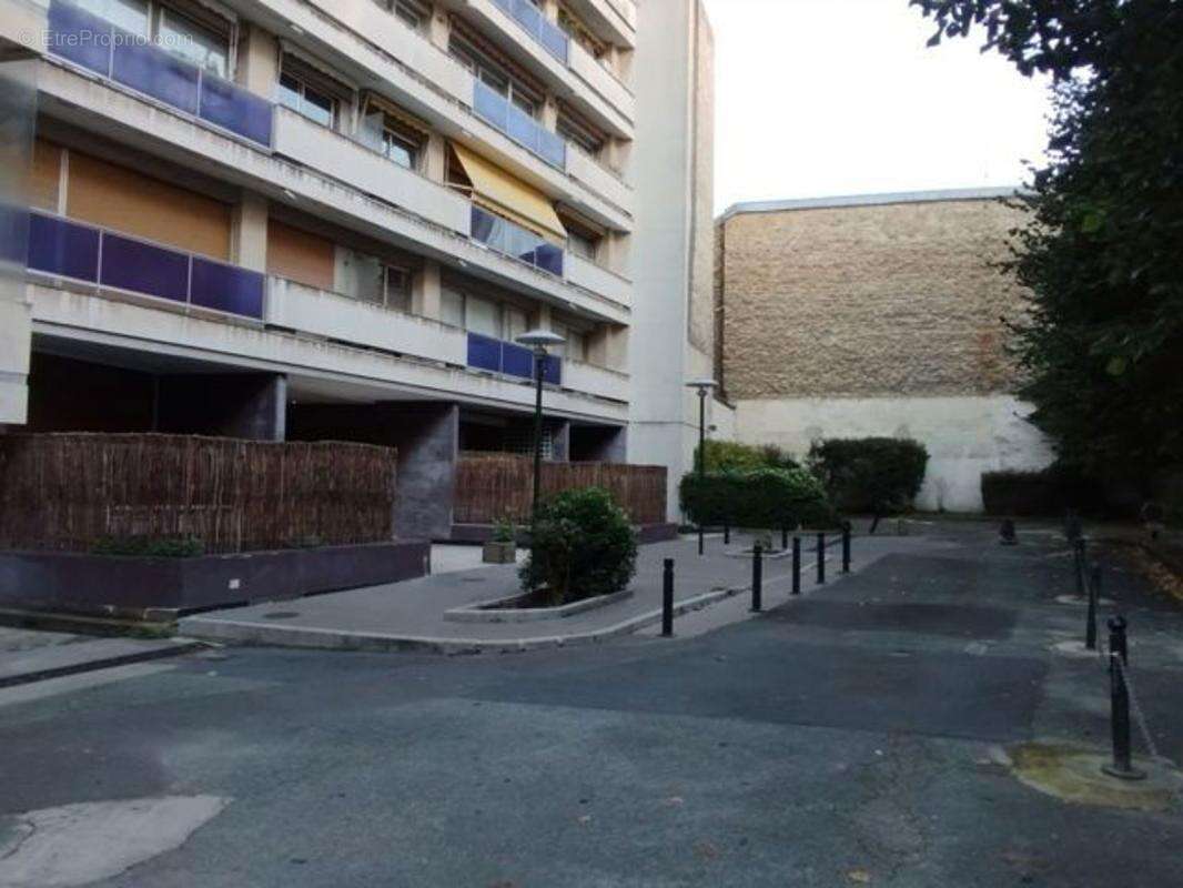 Parking à NEUILLY-SUR-SEINE