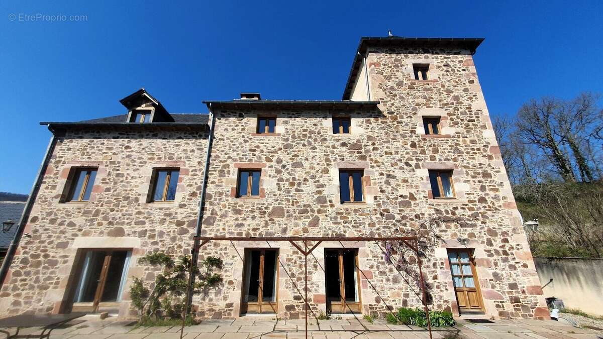 Najac. Propriété de caractère rénovée avec vue exceptionnelle - photo 2