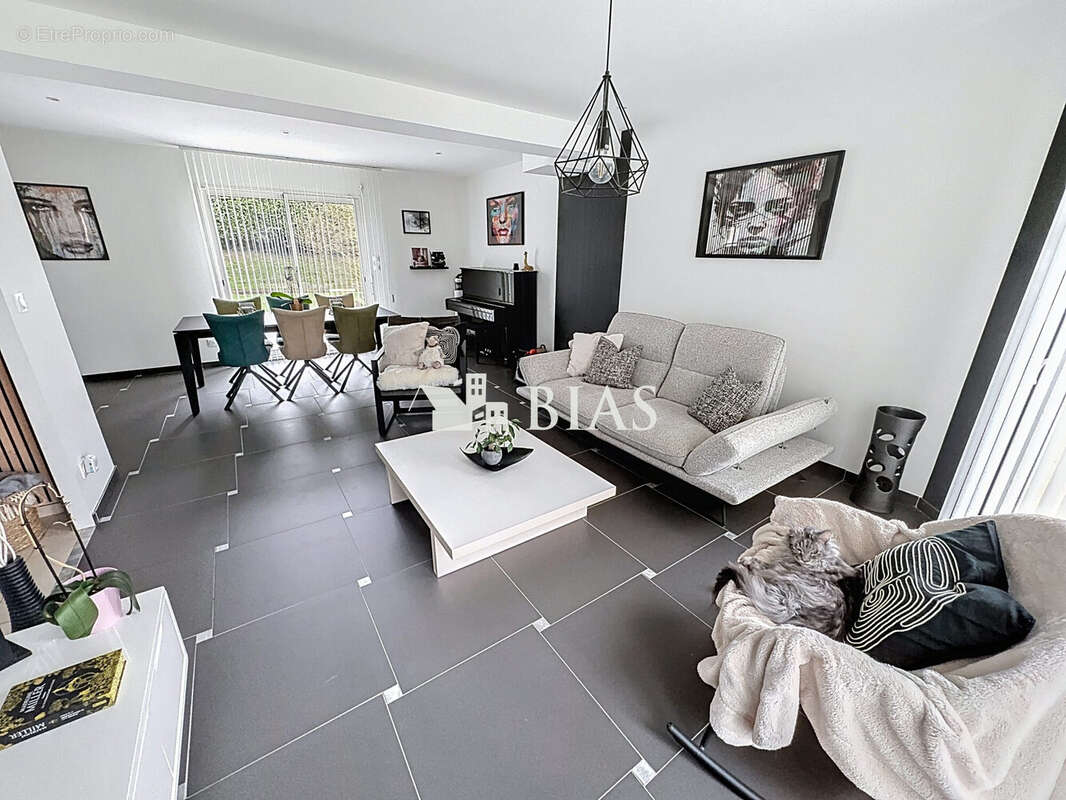 Maison à BOURG-ACHARD