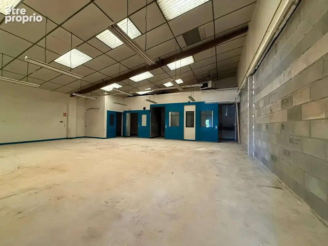 Vitre  - local industriel - a vendre - photo 2