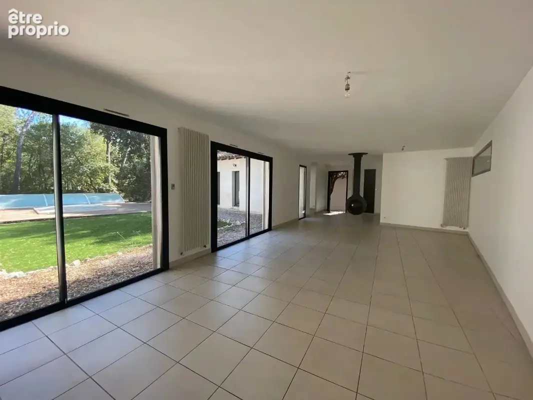 ASSAS  Élégante villa de plain-pied avec piscine dans un environnement privilégié - photo 5