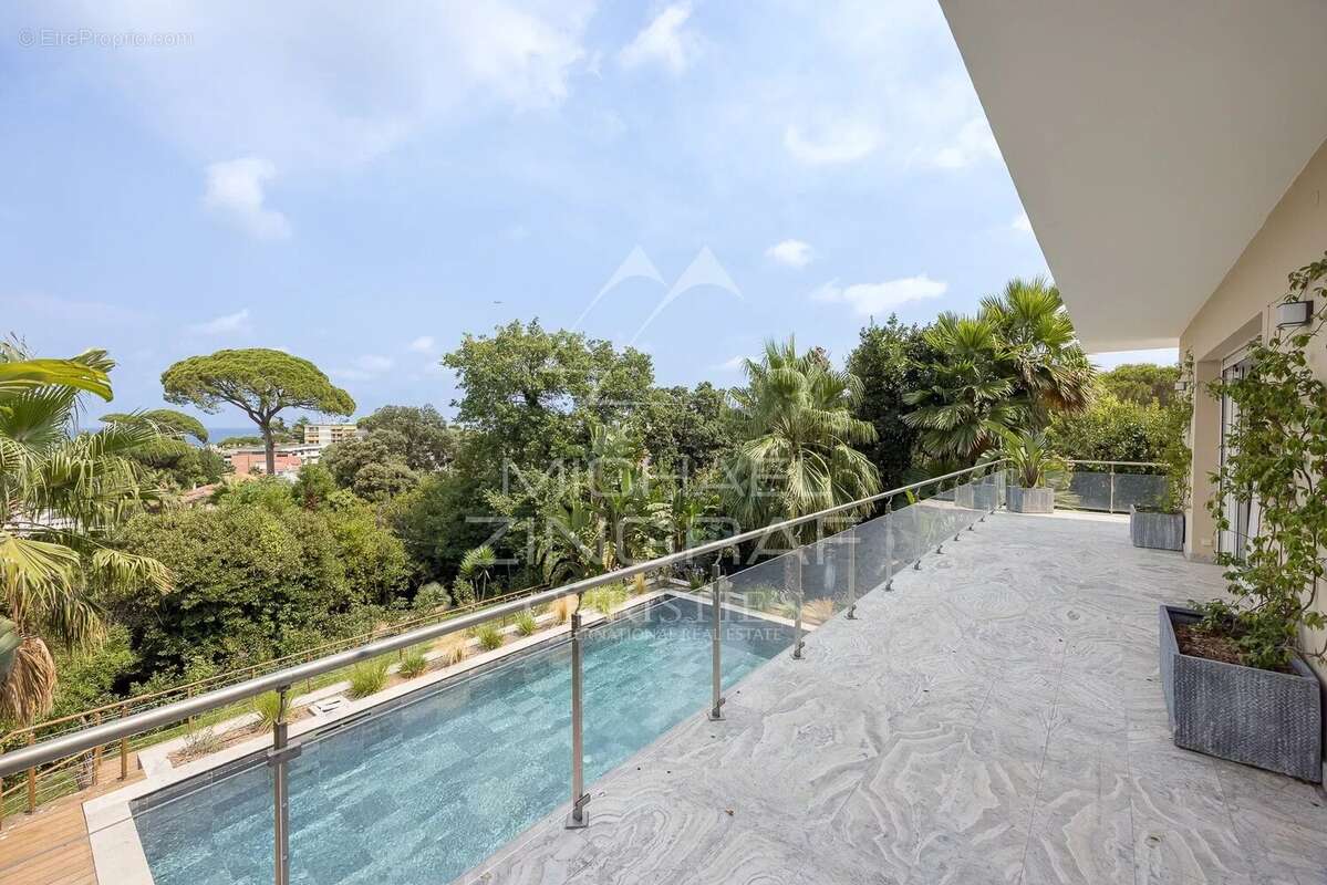 Splendide villa contemporaine rénovée  de 320 m² située dans un domaine privé - photo 13