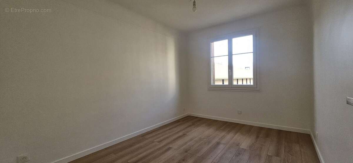 chambre - Appartement à ROMAINVILLE