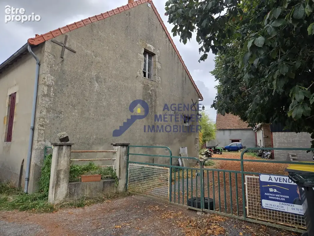 CHAREIL-CINTRAT   Maison de 104,90 m2 avec nombreuses dépendances et 8 580 m2 de terrain - photo 2