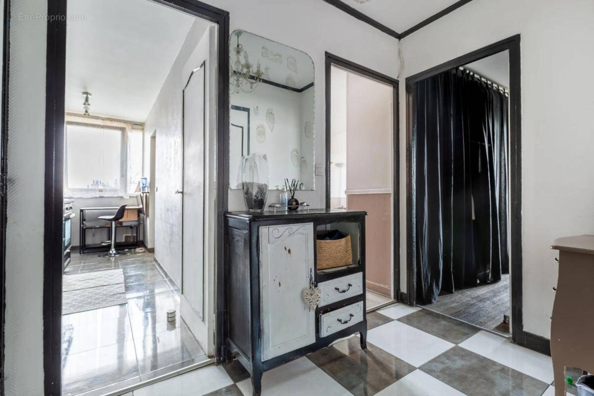 Appartement à PARIS-20E