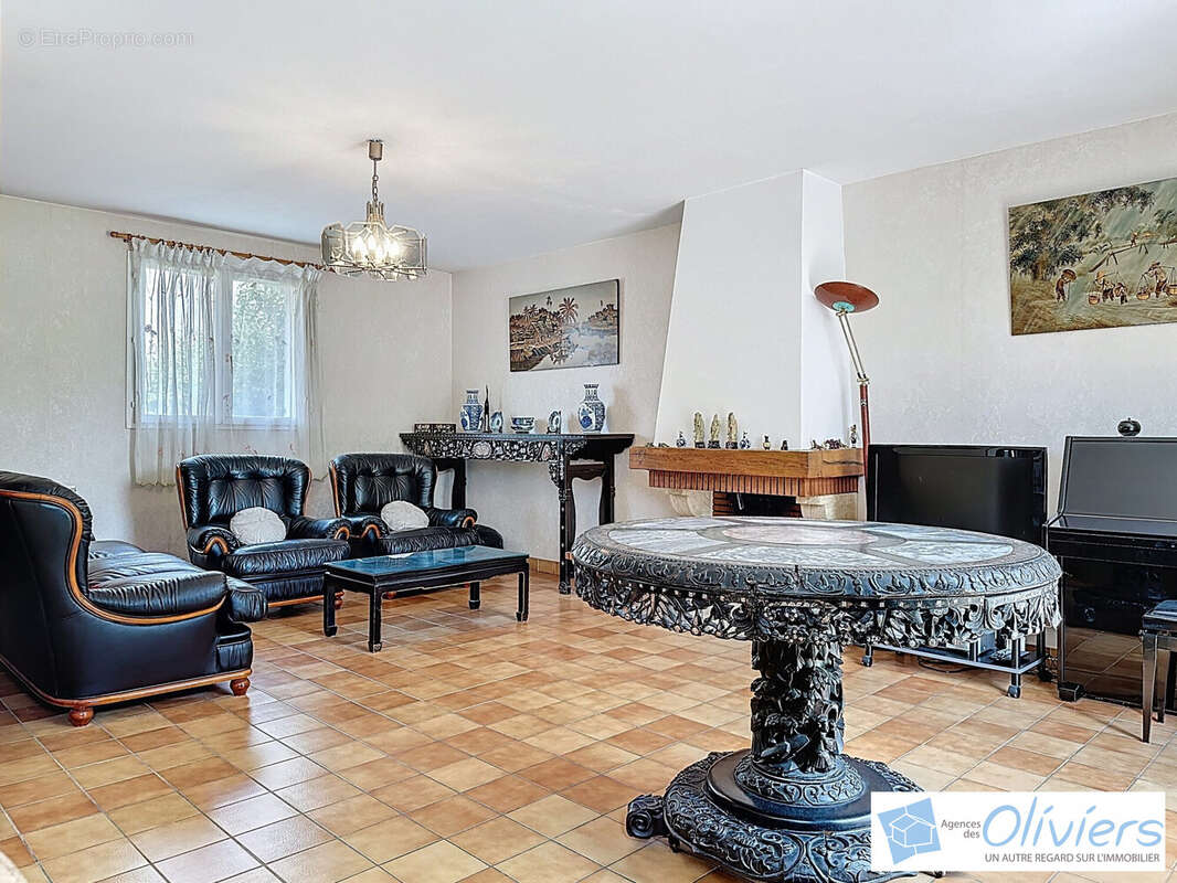 Maison à VOISINS-LE-BRETONNEUX