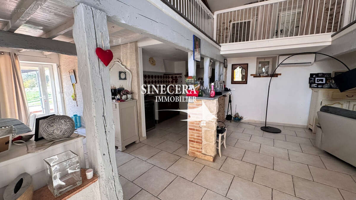 Maison 518 m² à Vaudreuille  - photo 5
