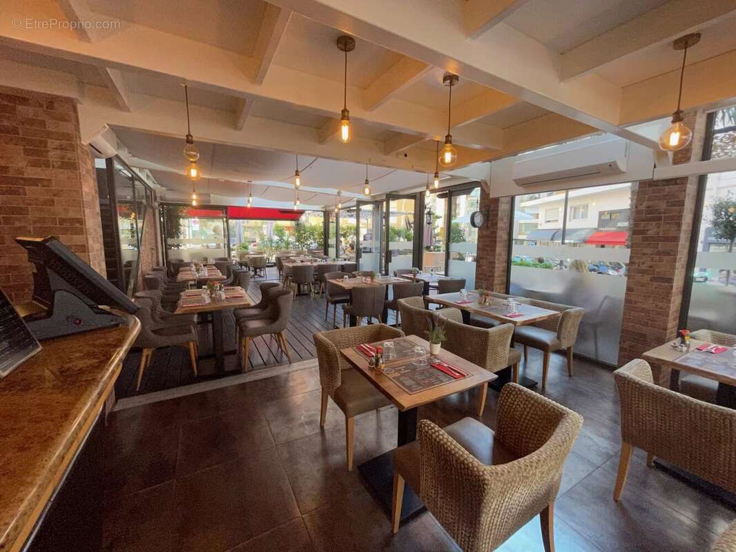 Cannes rue d antibes  brasserie restaurant - photo 2