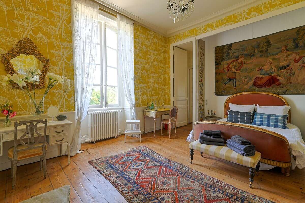 Maison à BRIVES-SUR-CHARENTE