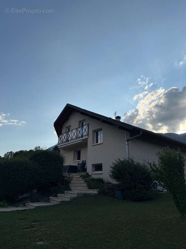 Maison familiale avec piscine - Un cadre de vie idéal - - photo 2