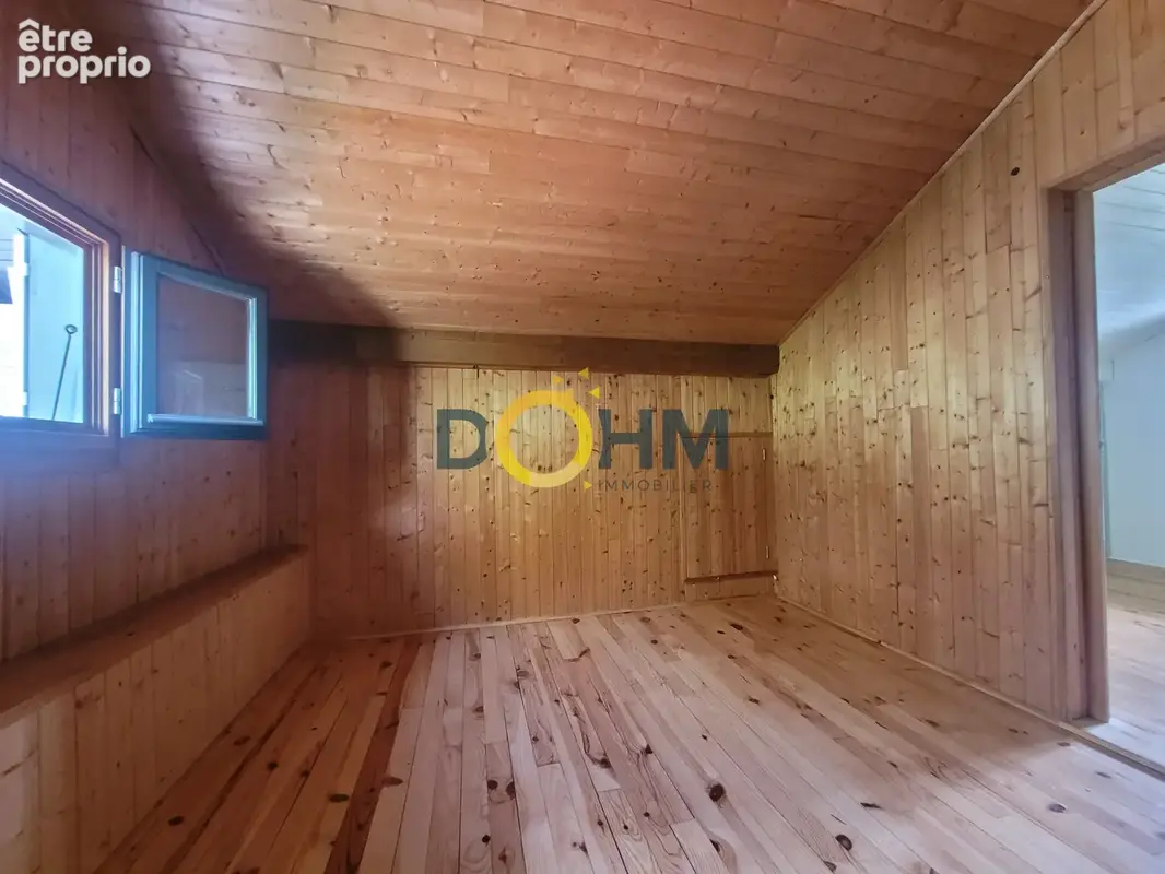 Apinac, Chalet 86m2 habitables avec dépendances et grand jardin - photo 10