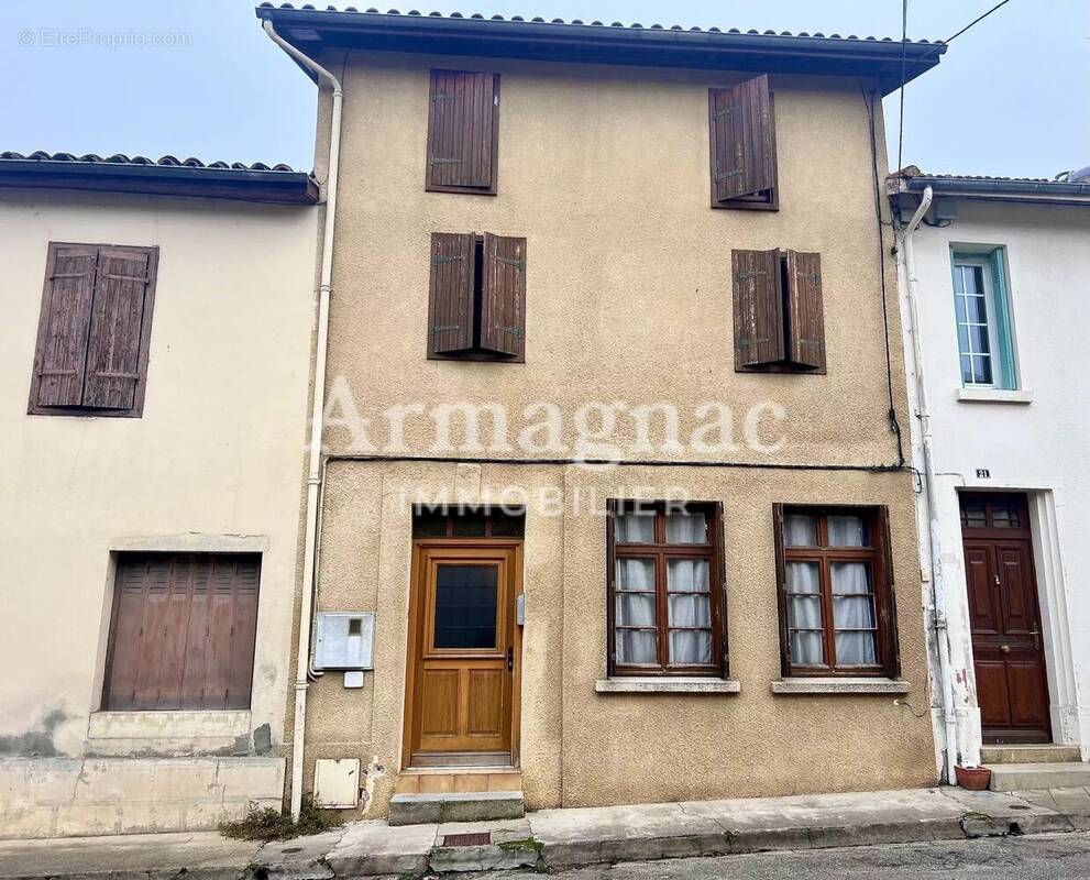 Maison à VIC-FEZENSAC