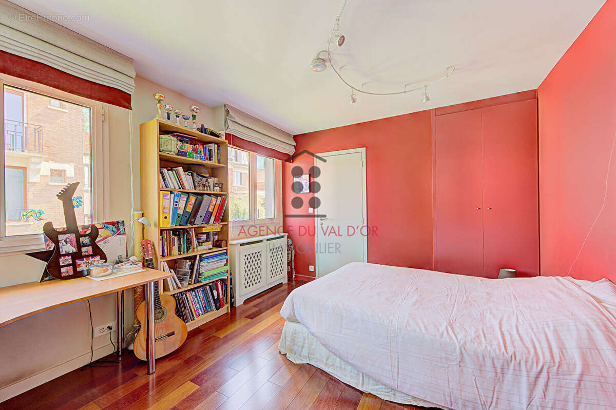Maison Suresnes / 7 pièces 195 m2 (260 m2 au sol) / Liberté - Bon état avec Jardin intimiste - photo 15