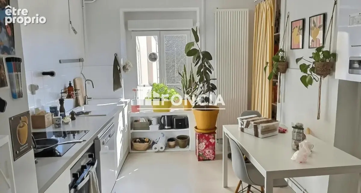 VIENNE, centre historique. T3 de 80 m² au 2ème étage - photo 8