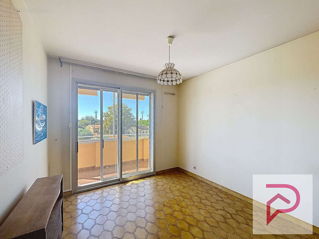 Appartement à SIX-FOURS-LES-PLAGES