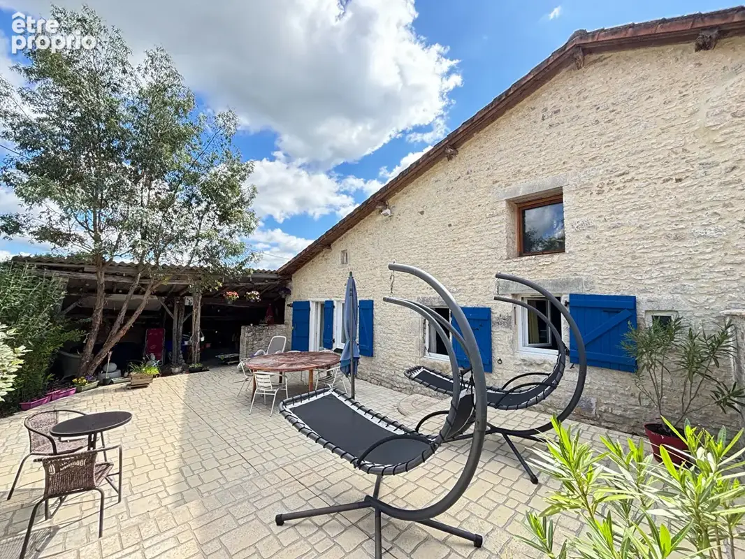 Maison de Caractère de Trois Chambres avec un gîte, Jardin et Grange - photo 14