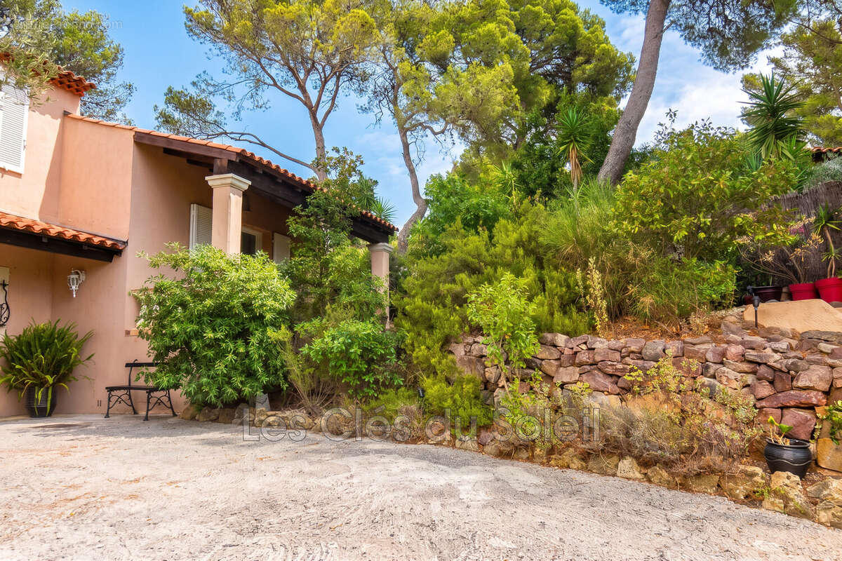Maison 133 m² à Hyeres  - photo 2