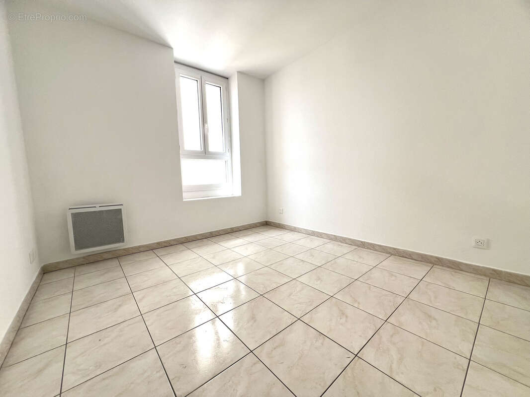 Appartement à LAMALOU-LES-BAINS