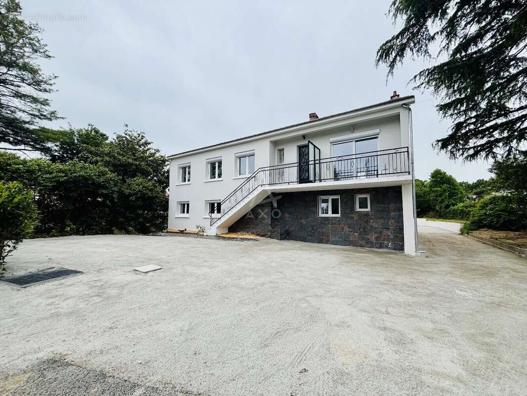 Appartement à BOUGUENAIS