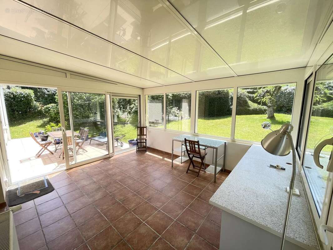 Maison - Plain-pied 87 m² - 2 chambres et 1 bureau + garage + terrasse  Terrain 500 m² - Elven centre à pied 700 m - photo 4