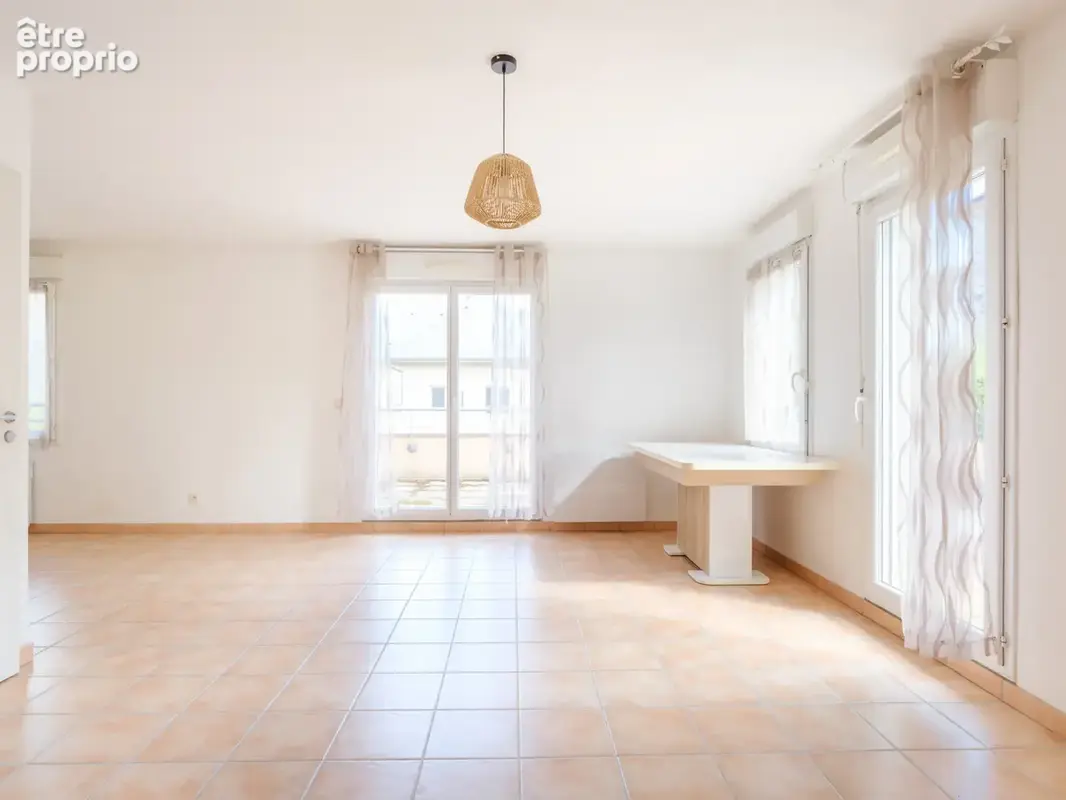 Jolie t3 duplex avec spacieuse terrasse de 38,80 m2, cave et garage - francin ! - photo 5