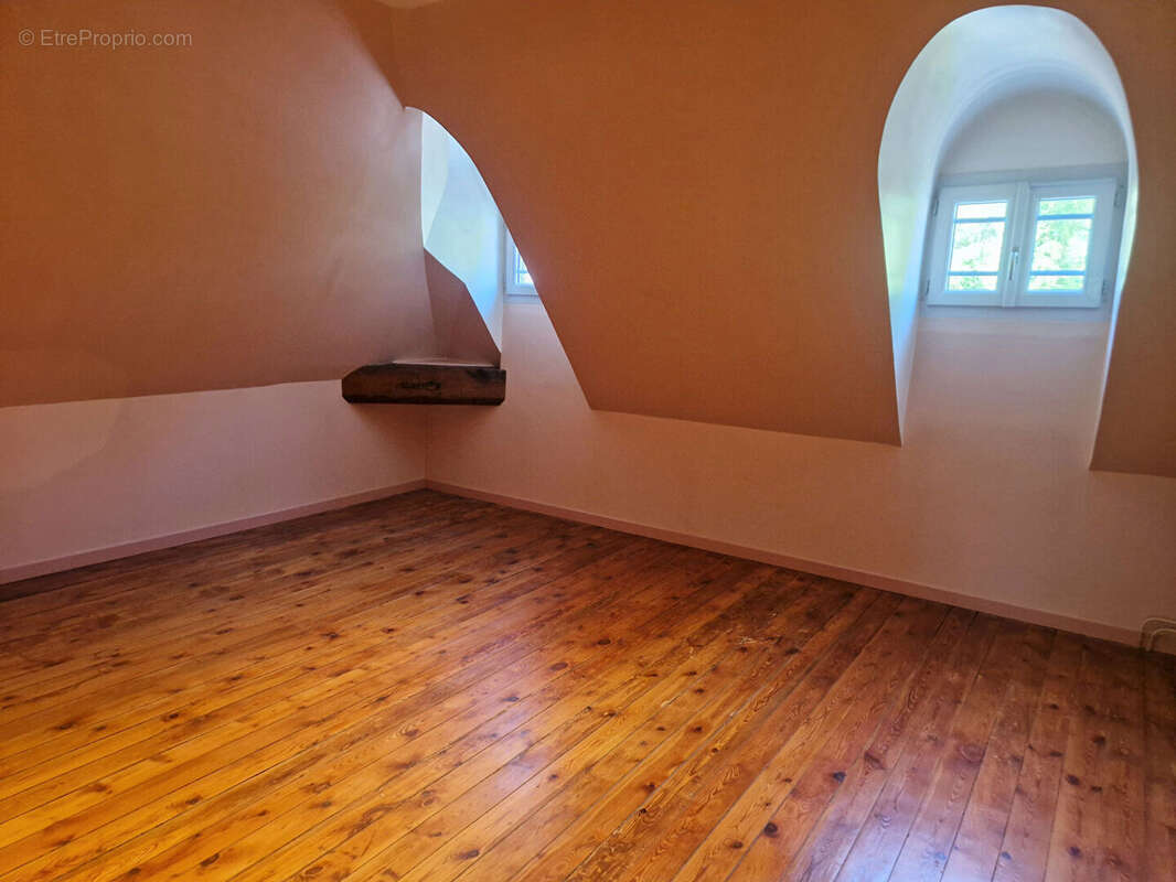 Maison de caractère restaurée avec jardin et garage - photo 18