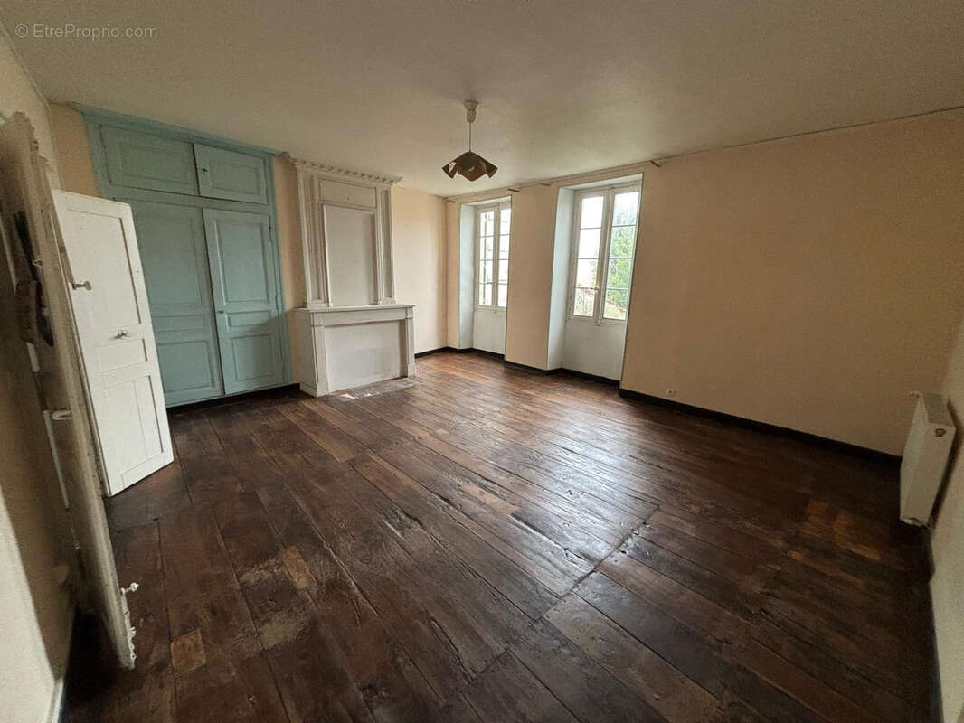 Appartement à BARBEZIEUX-SAINT-HILAIRE